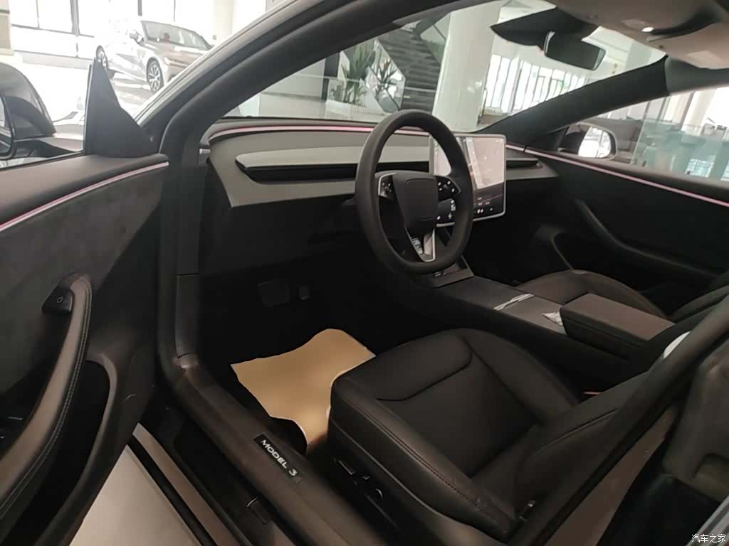 Tesla Model 3, 2024 15