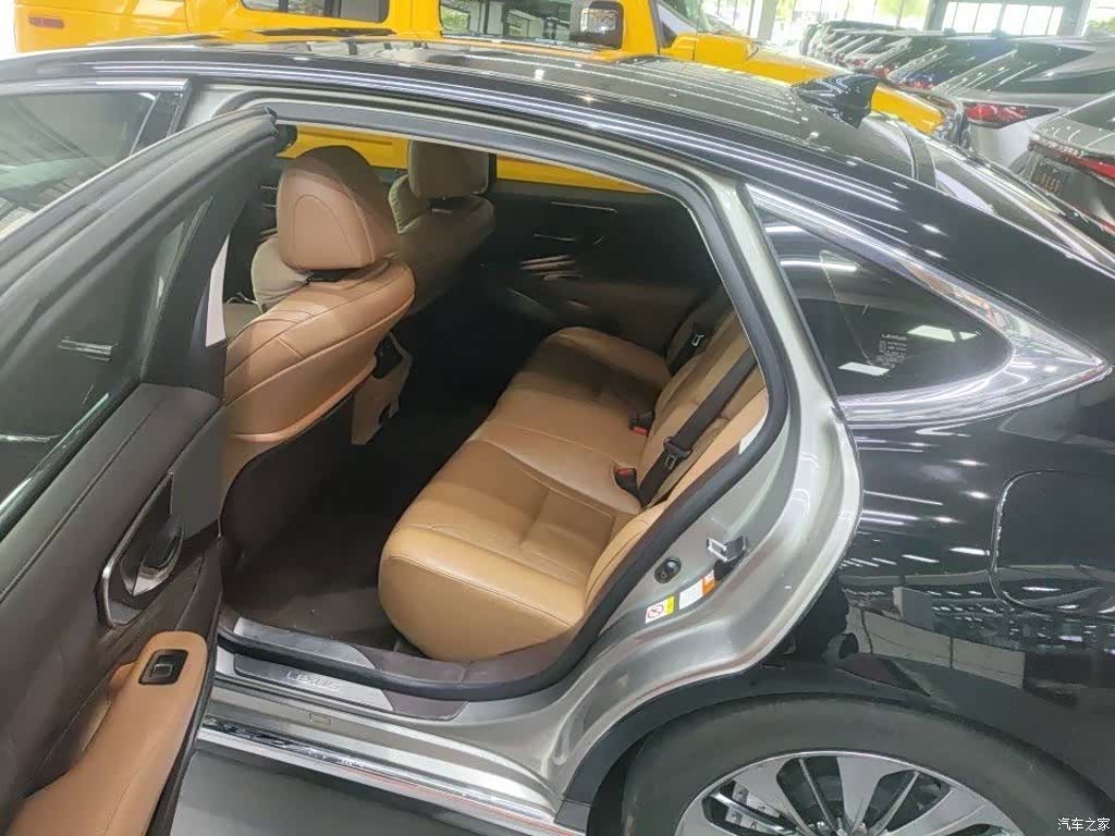 Lexus LS, 2019 4