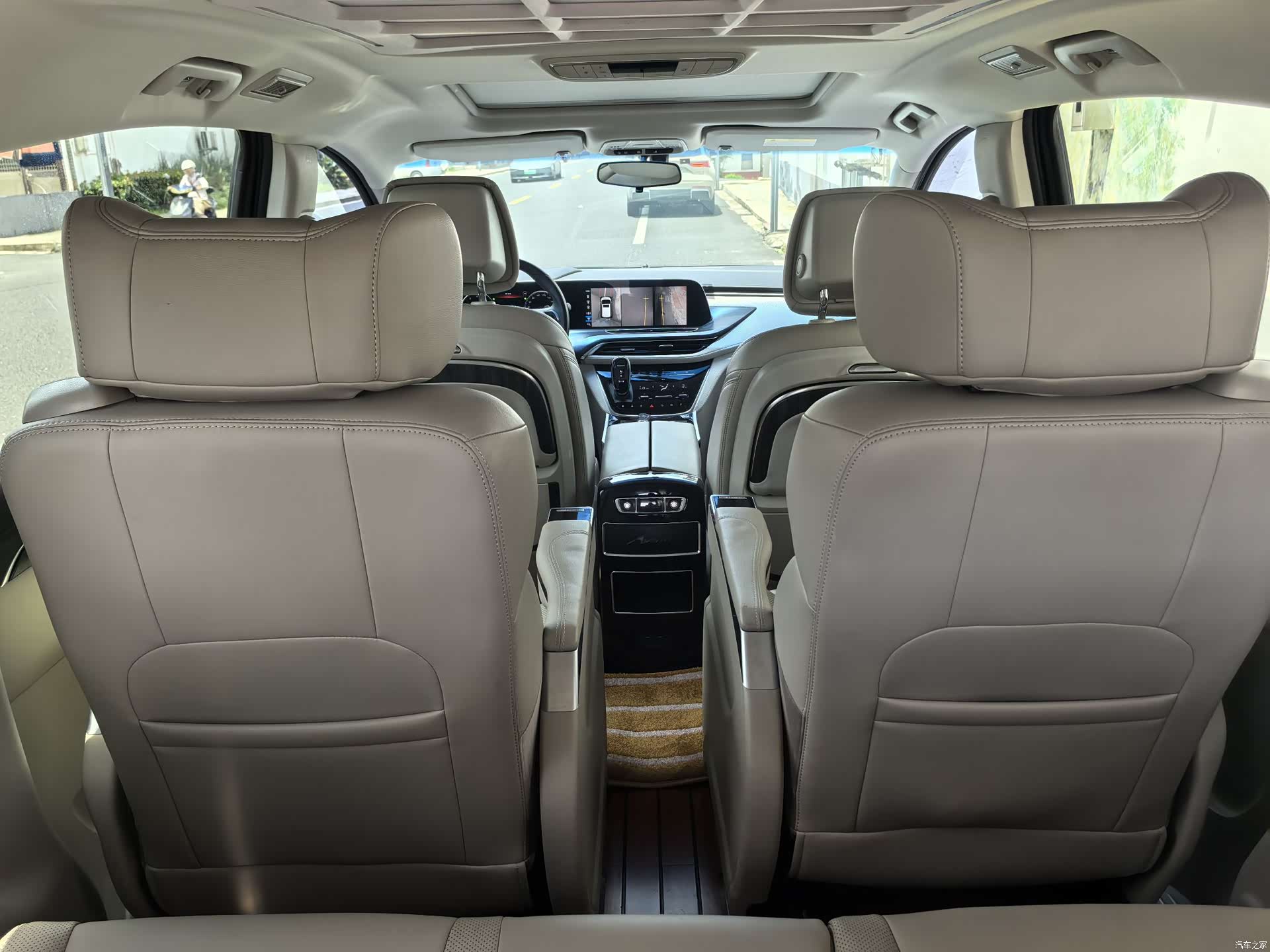 Buick GL8, 2021 9