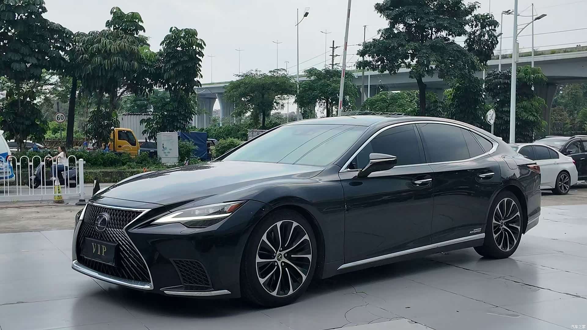Lexus LS