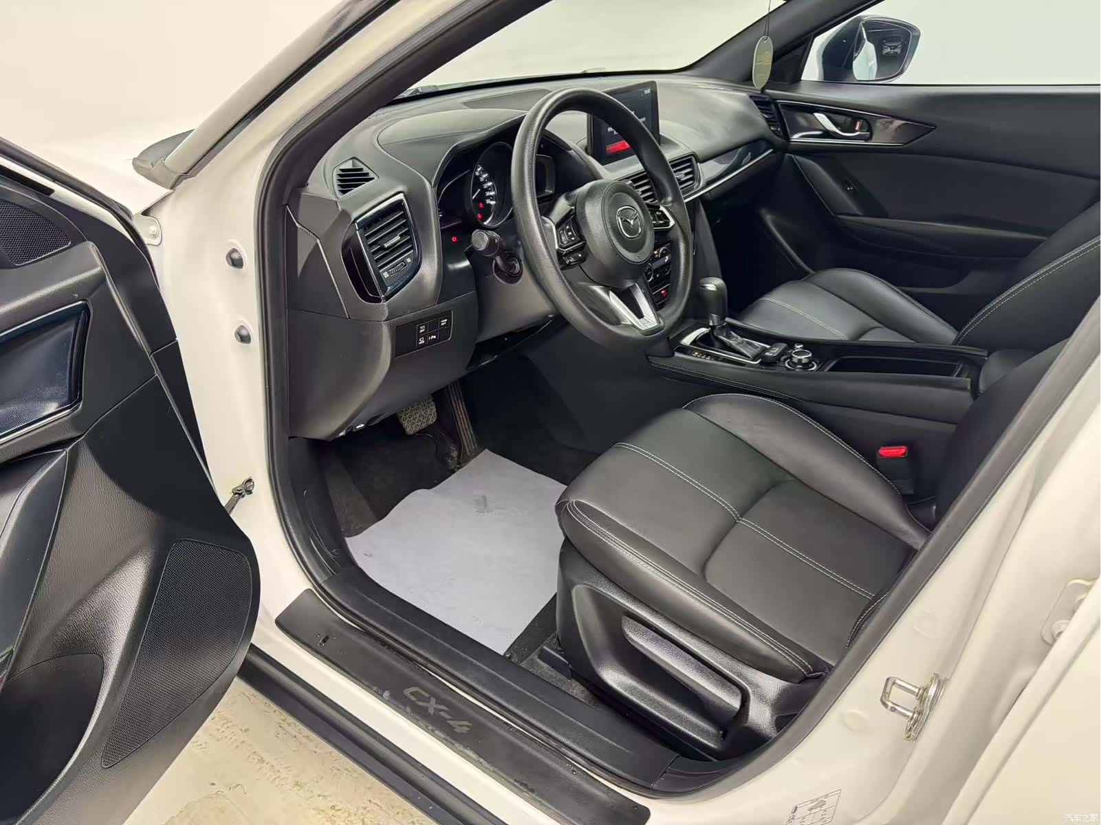 Mazda CX-4, 2021 11