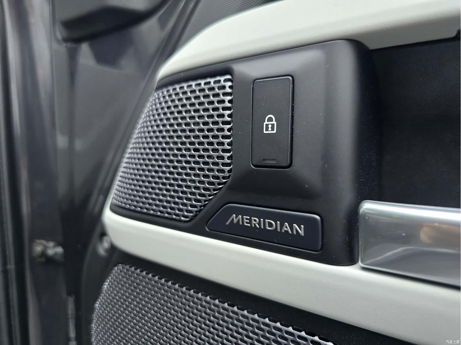 Land Rover Defender, 2021 30