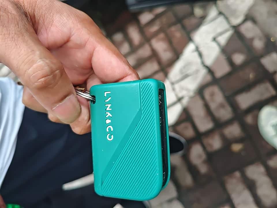 Lynk & Co 06 Lynk & Co 06