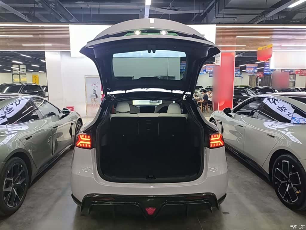 Tesla Model Y, 2022 18