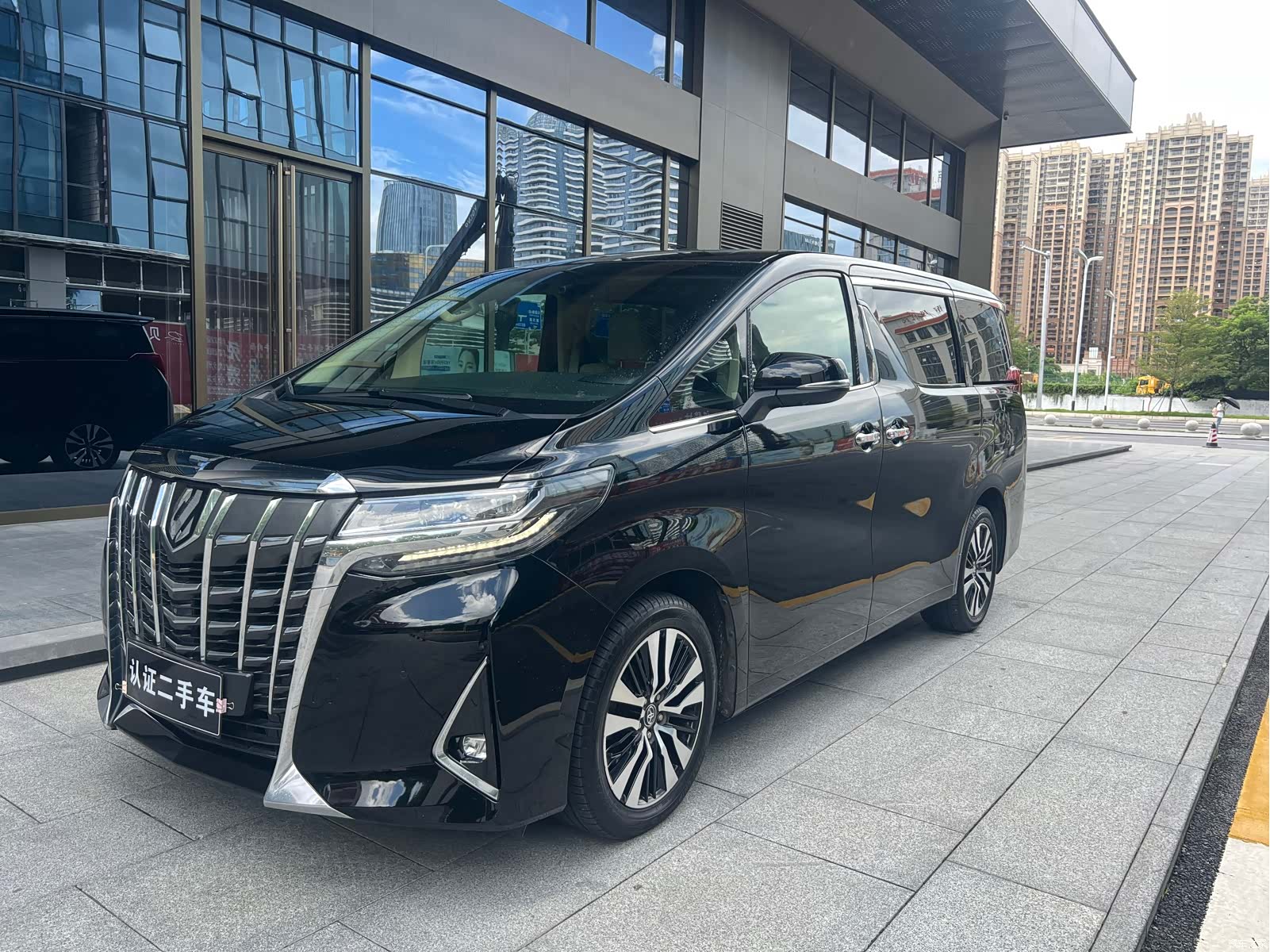 Toyota Alphard, 2018 1