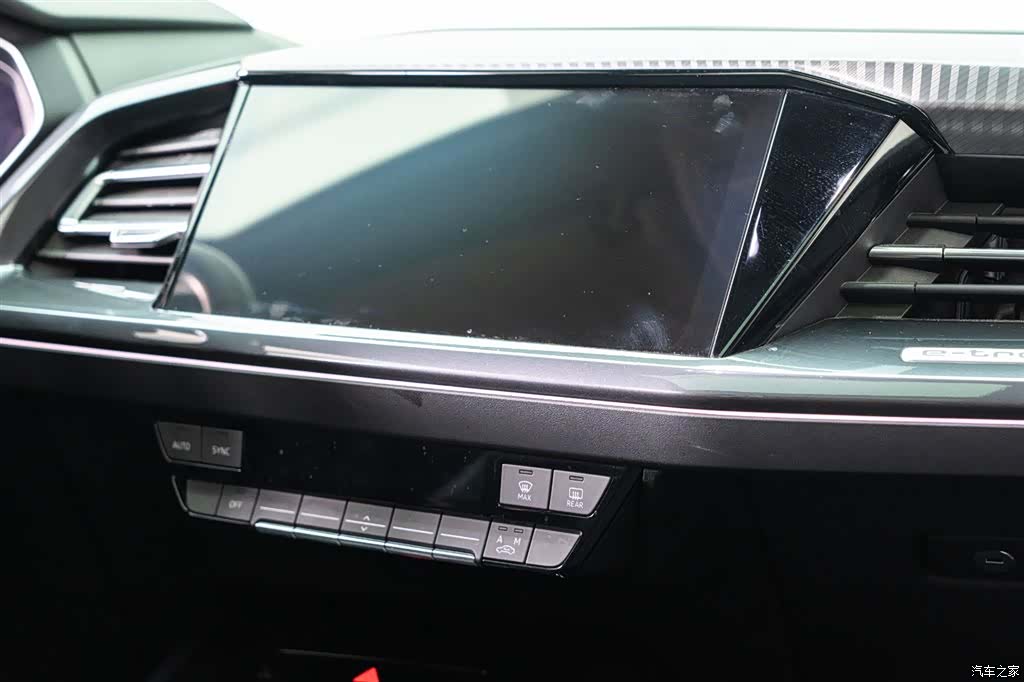 Audi Q4 e-tron, 2024 13