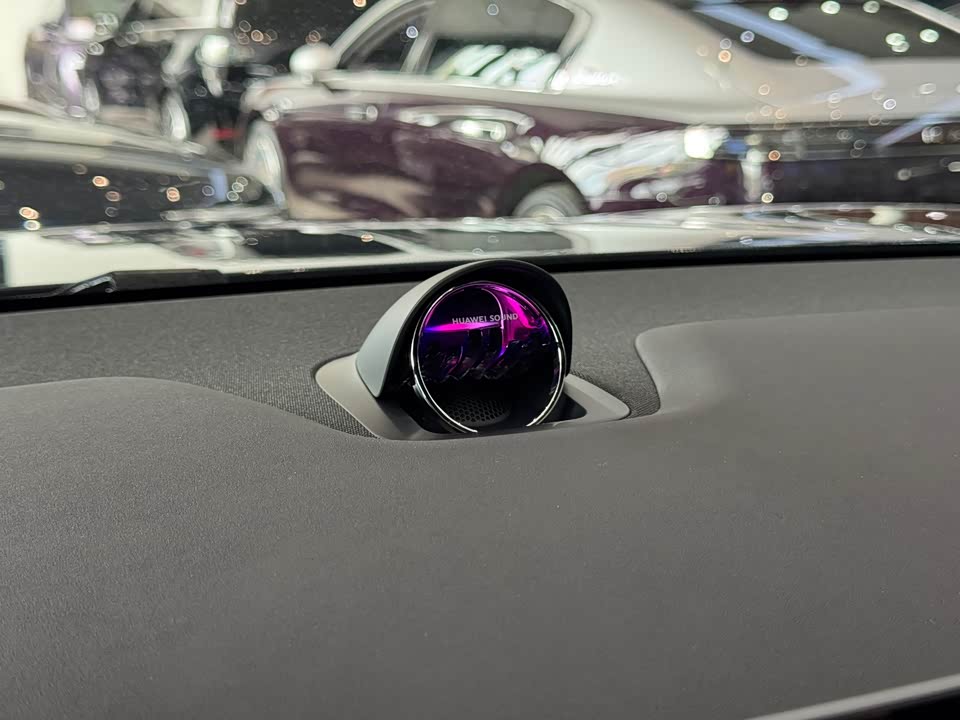 AITO Ask the world M7