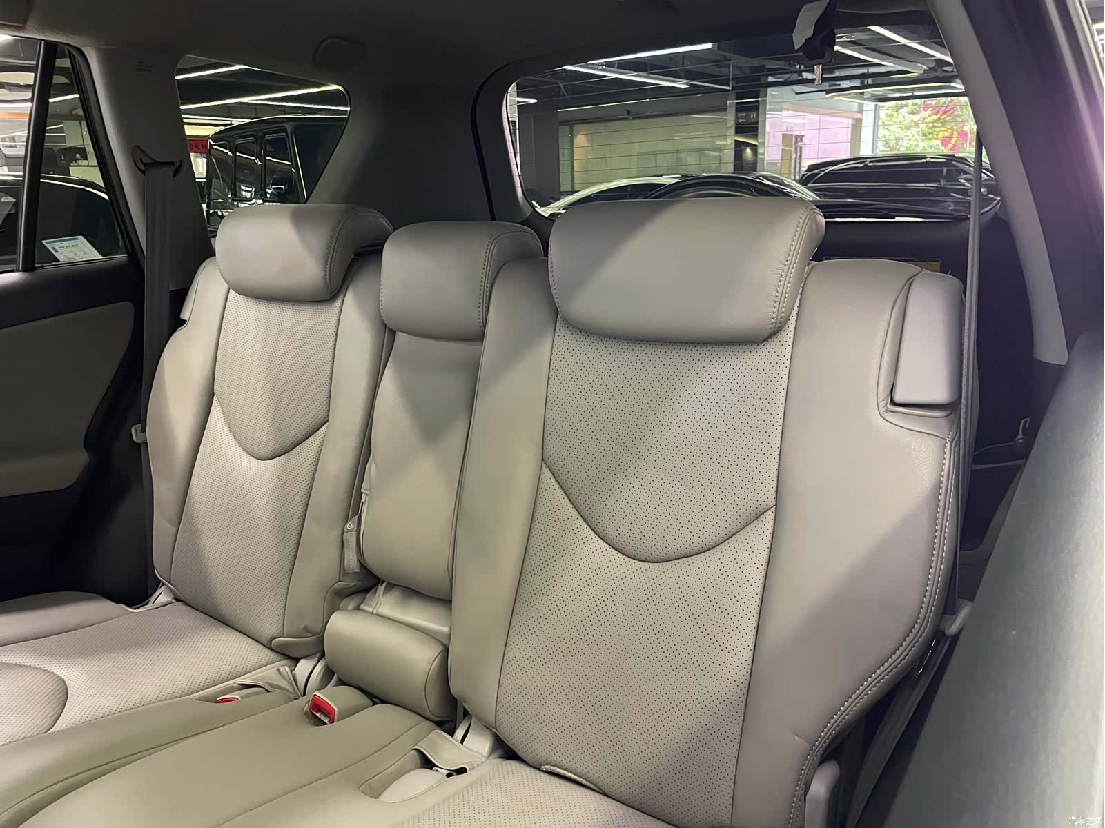 Toyota RAV4, 2011 32