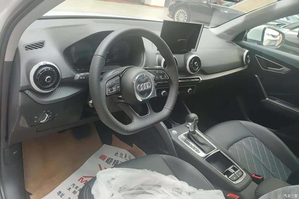 Audi Q2L, 2026 12