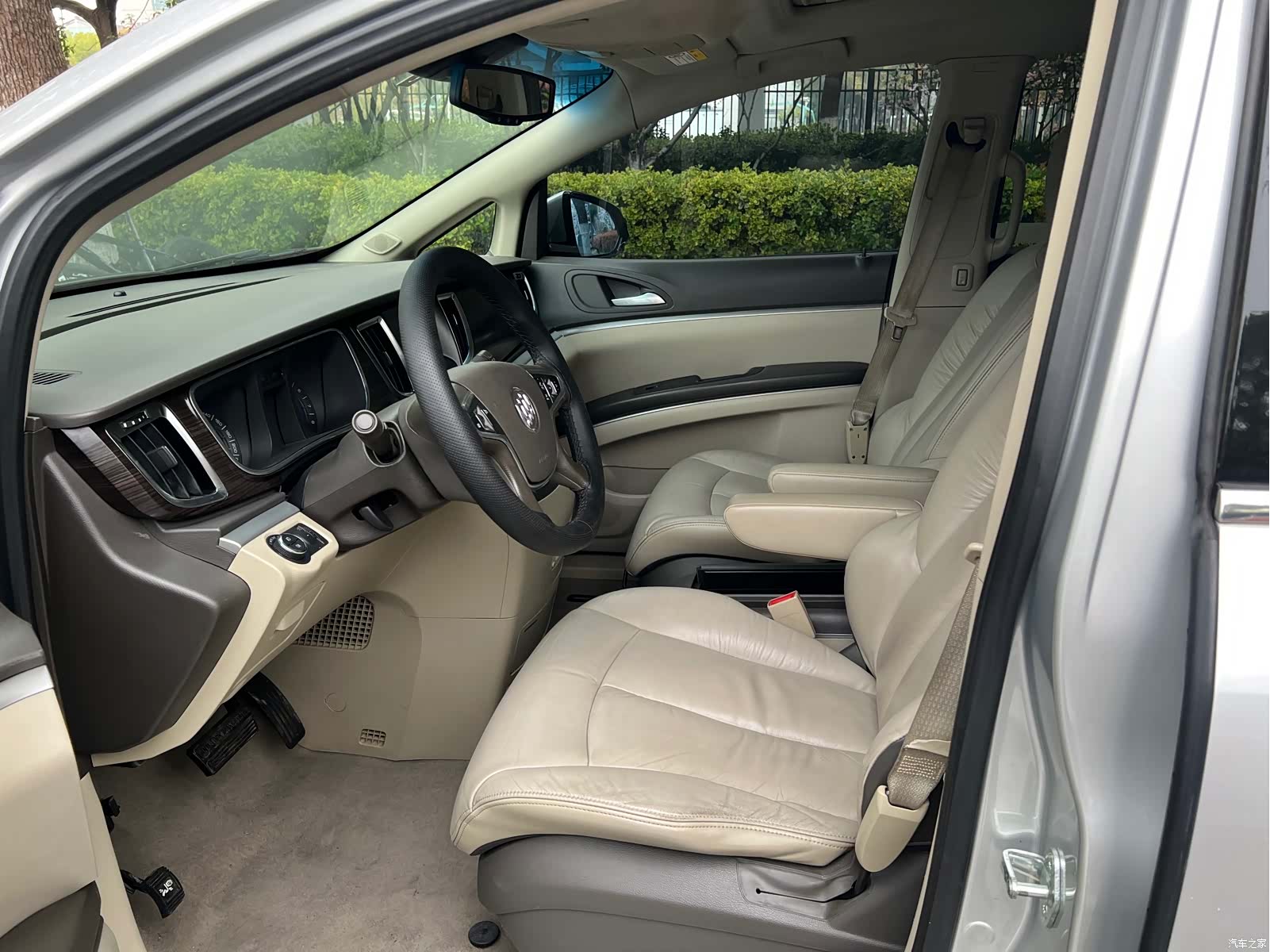 Buick GL8, 2014 9