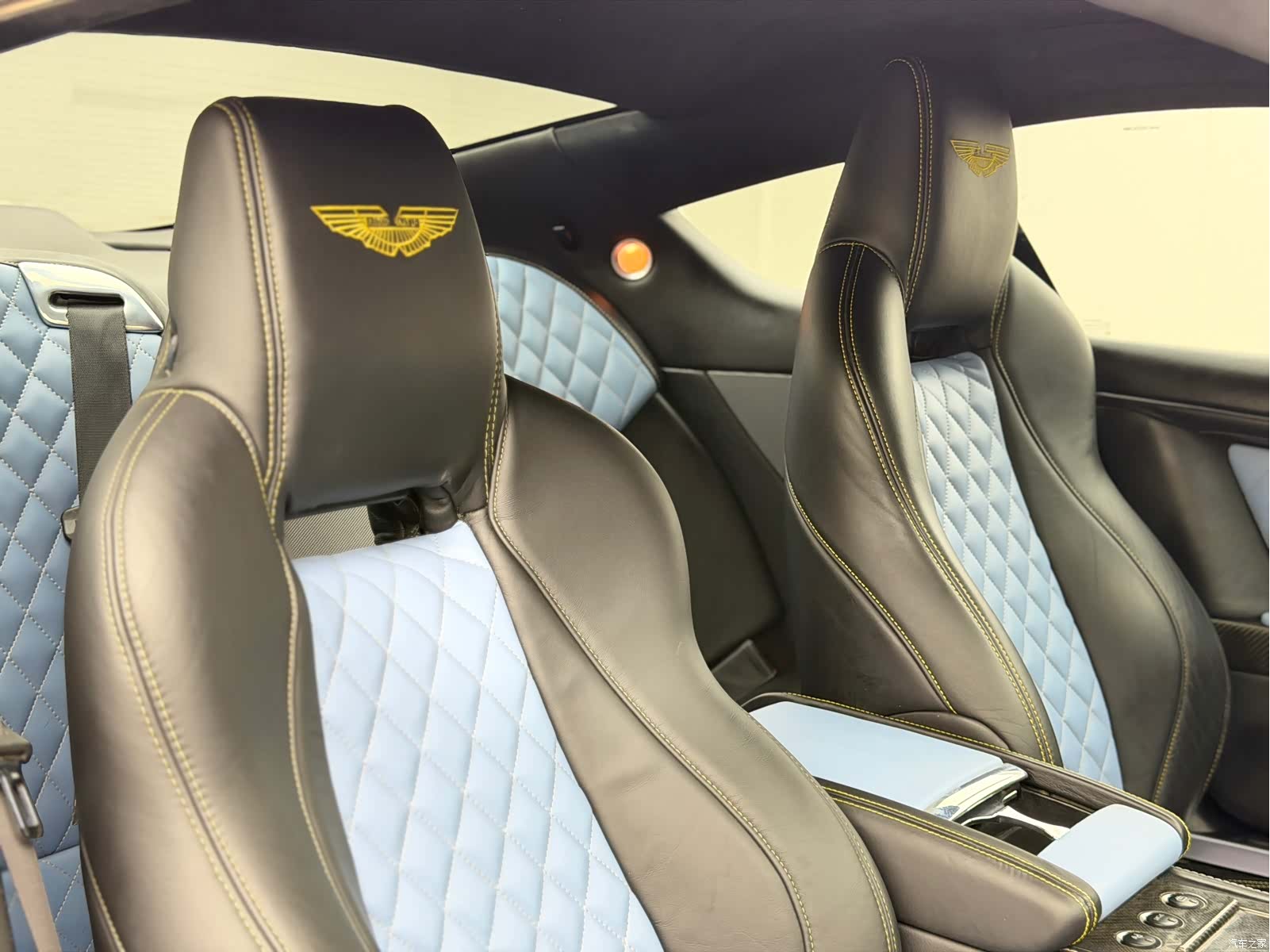 Aston Martin DB9, 2011 19