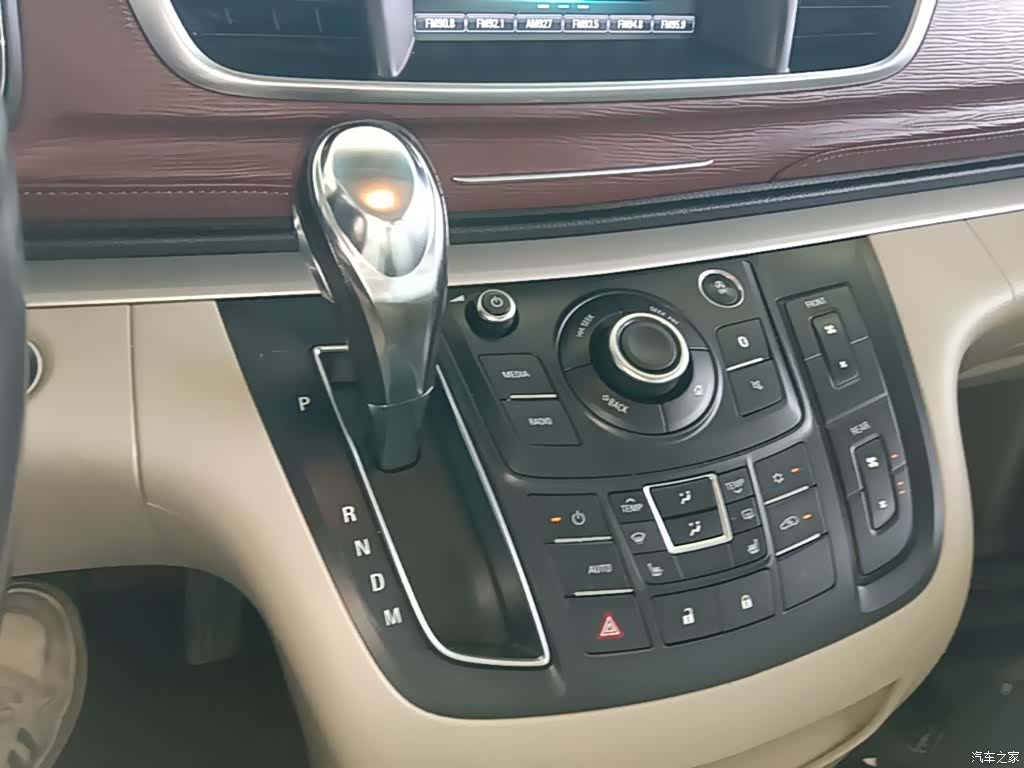 Buick GL8, 2017 14
