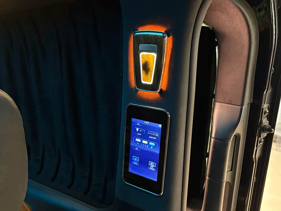 Mercedes-Benz V-class