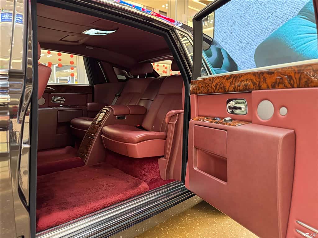 Rolls-Royce Phantom, 2015 4