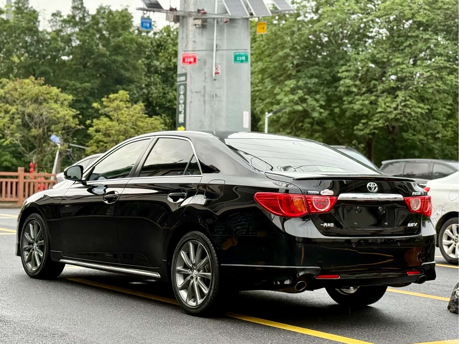 Toyota 2.5V, 2012 8