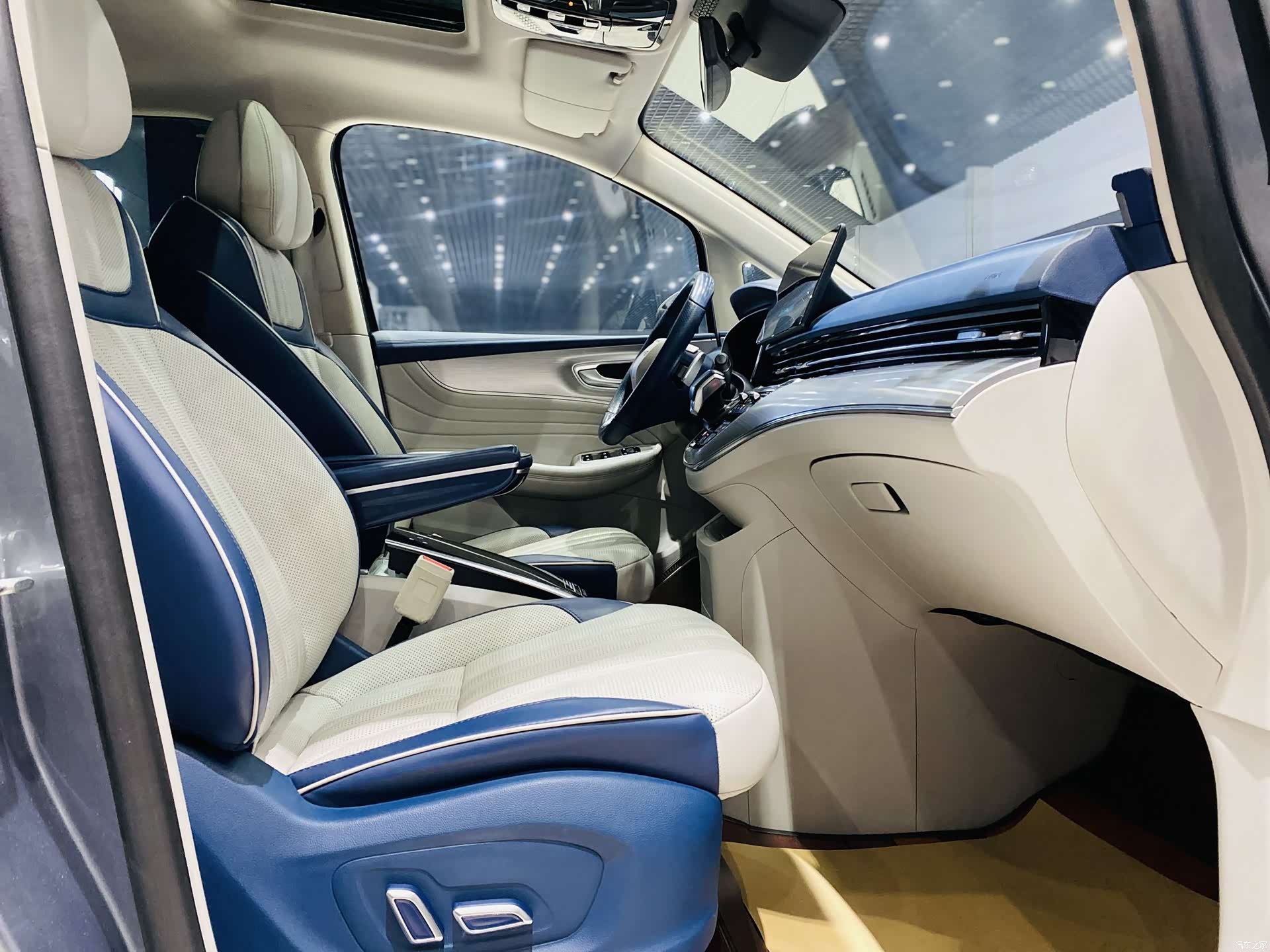 Roewe iMAX8, 2022 9
