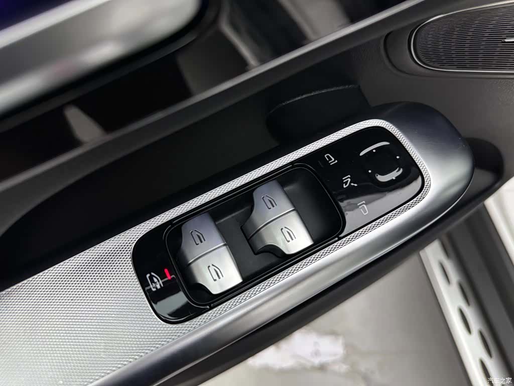 Mercedes-Benz GLC, 2023 25