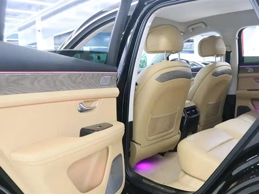 AITO Ask the world M5