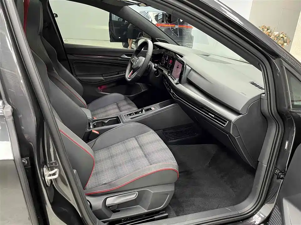 Volkswagen Golf GTI