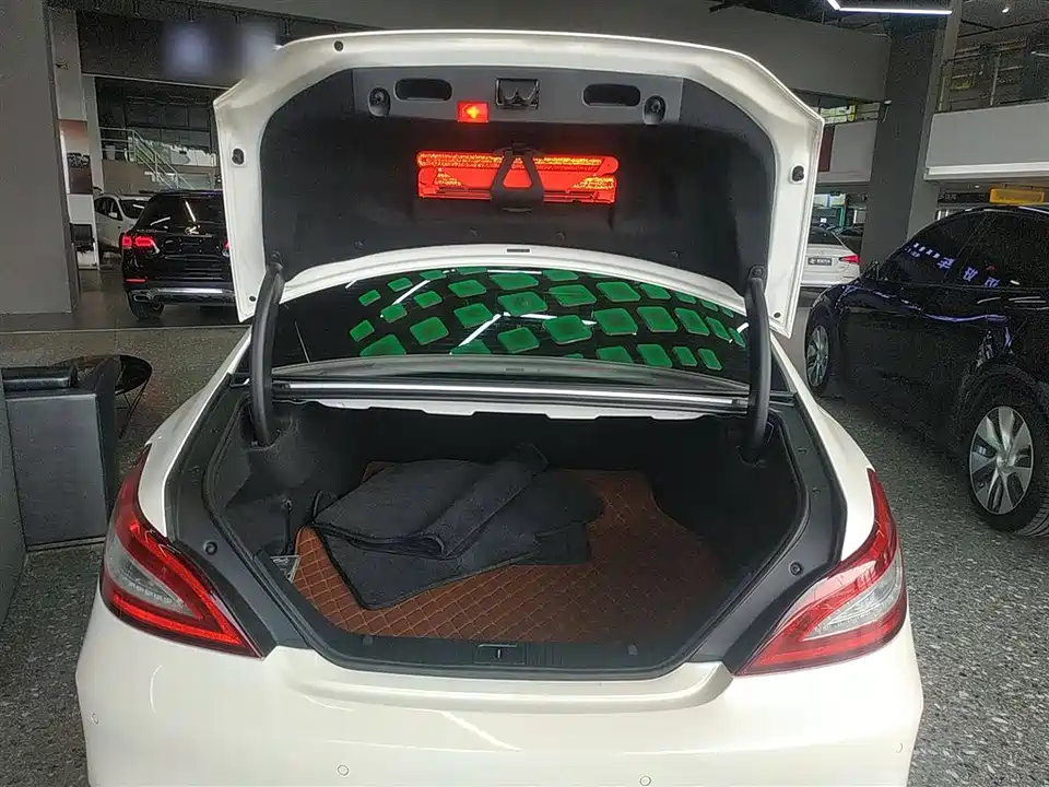 Mercedes-Benz CLS Mercedes-Benz CLS