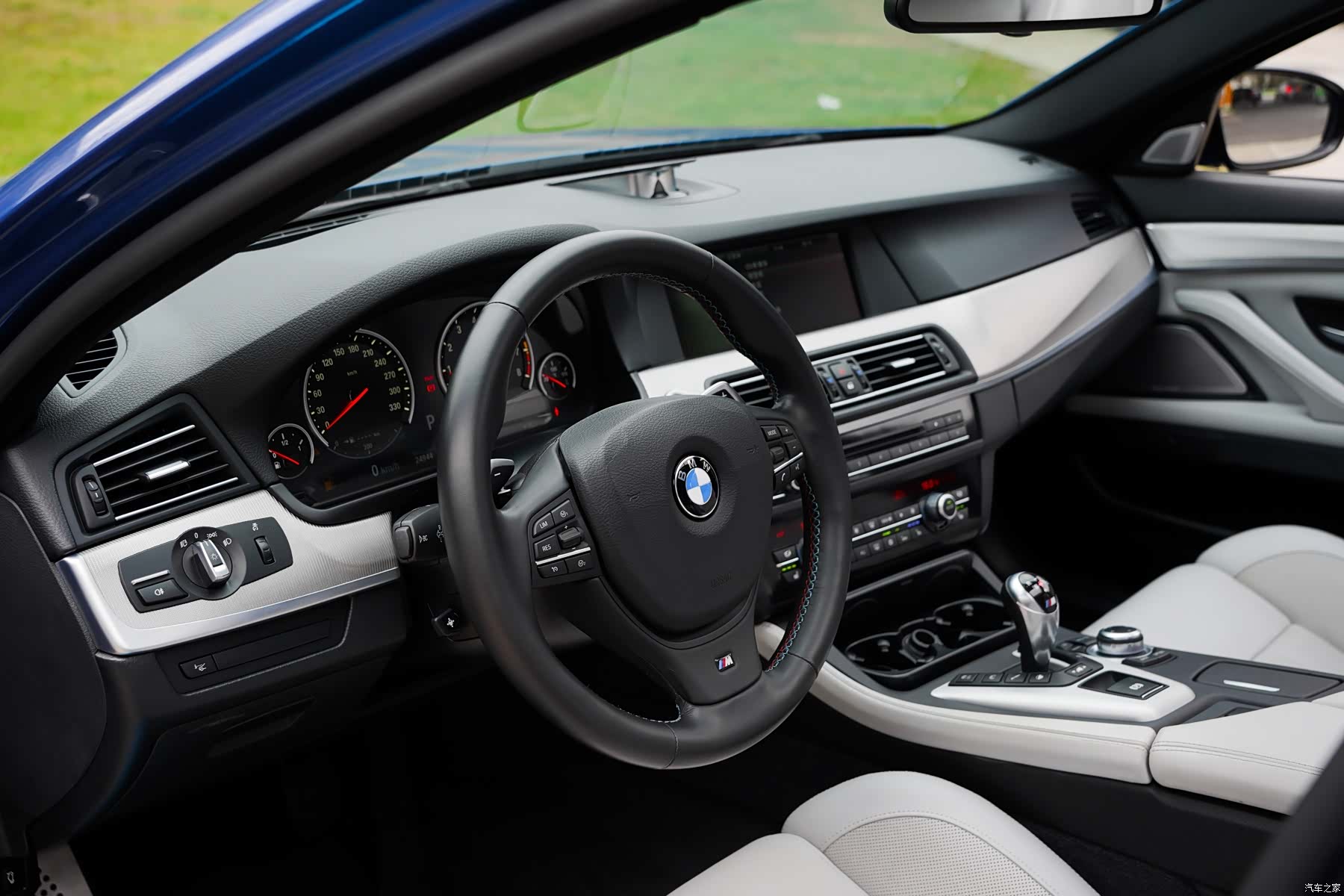 BMW M5, 2012 8