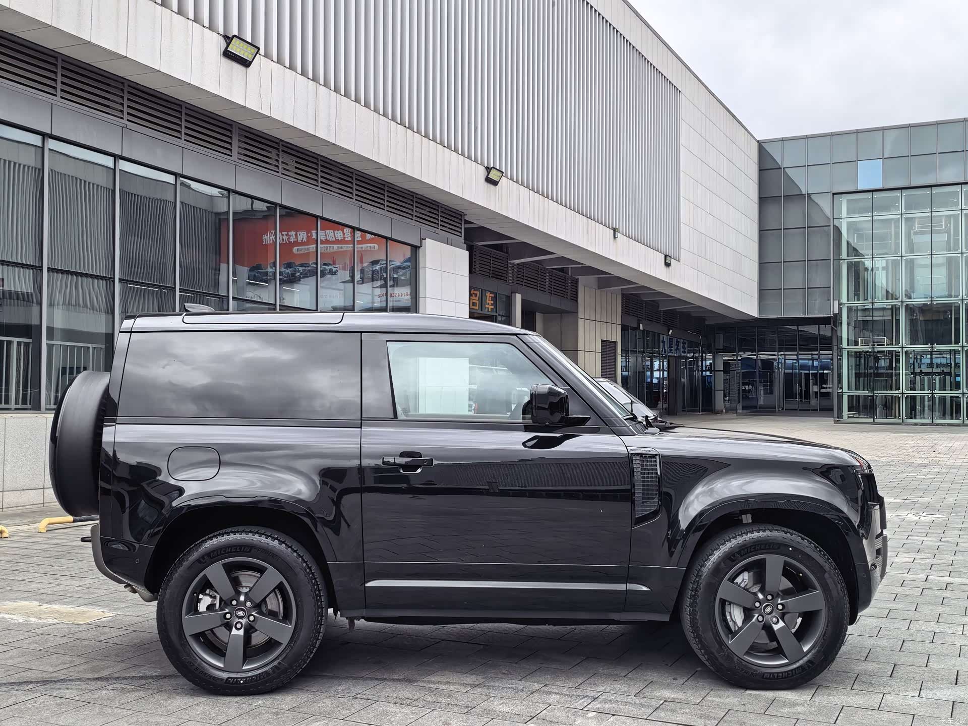 Land Rover Defender, 2025 15