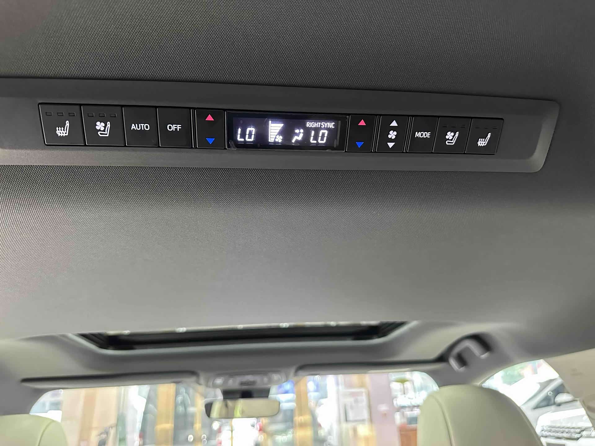 Toyota Sienna, 2025 12