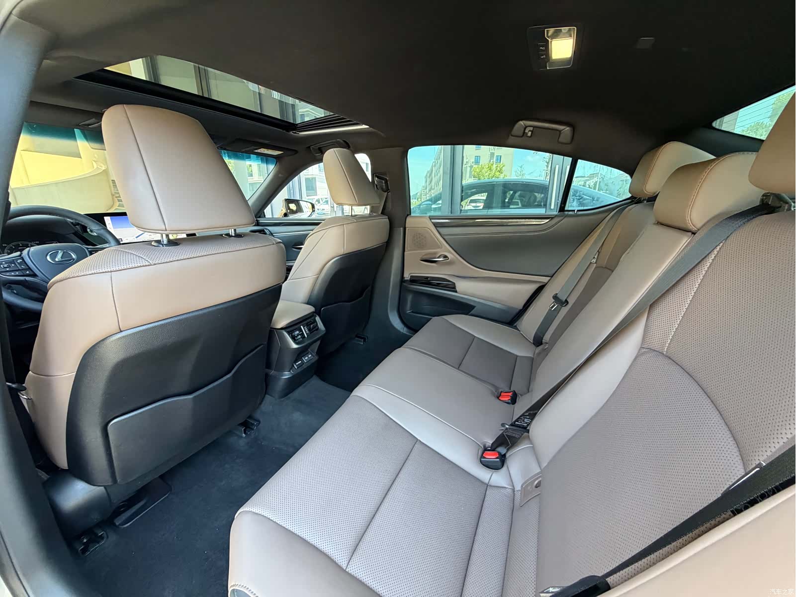 Lexus ES, 2024 8