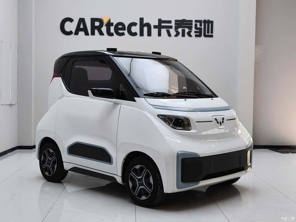 Wuling NanoEV, 2022 3