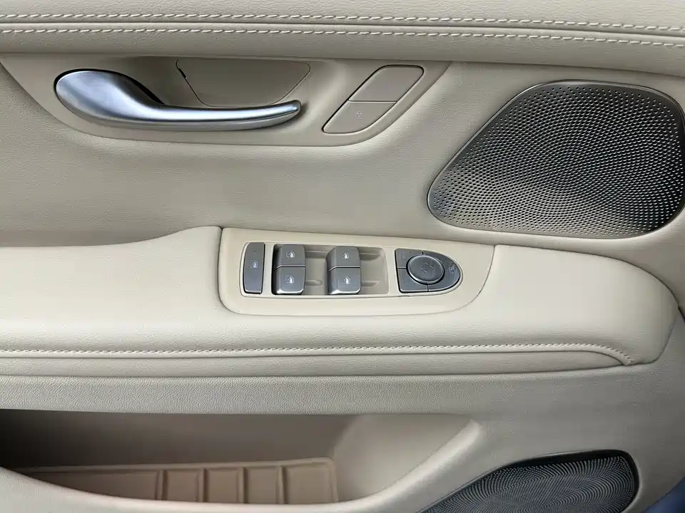 AITO Ask the world M7