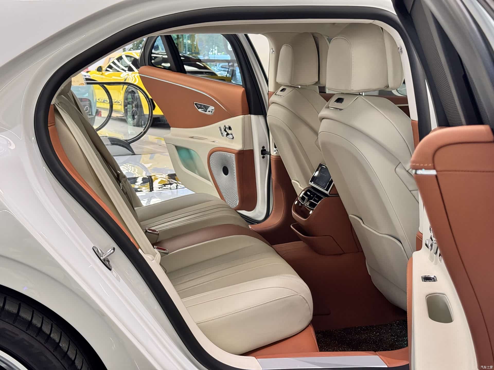 Bentley Flying Spur, 2023 25