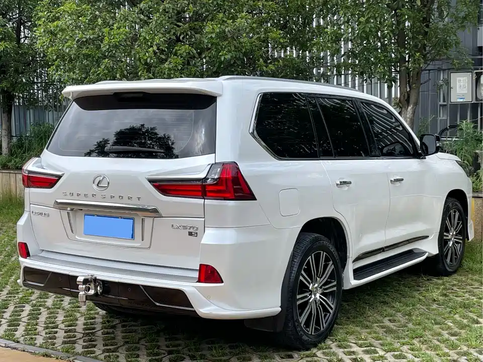 Lexus LX
