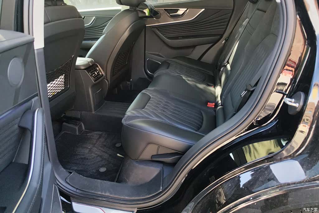 Hongqi HS5, 2023 11