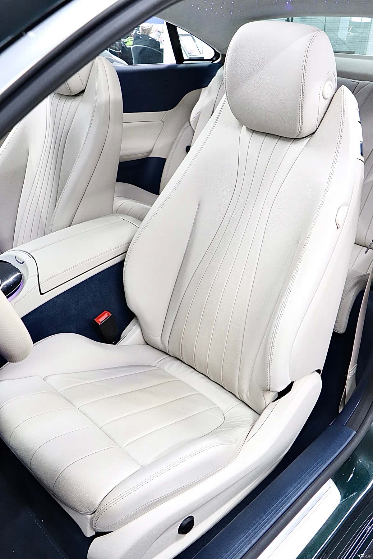 Mercedes-Benz E-Class, 2023 12