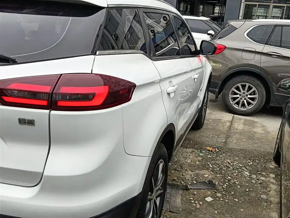 Geely Atlas