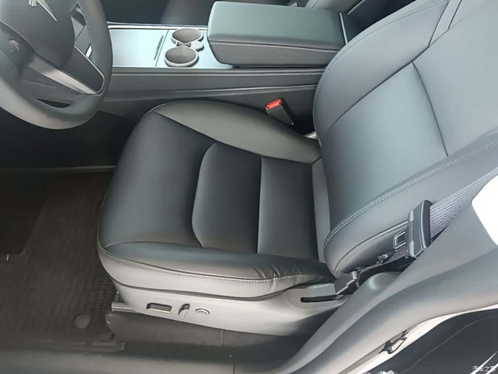 Tesla Model Y, 2023 15
