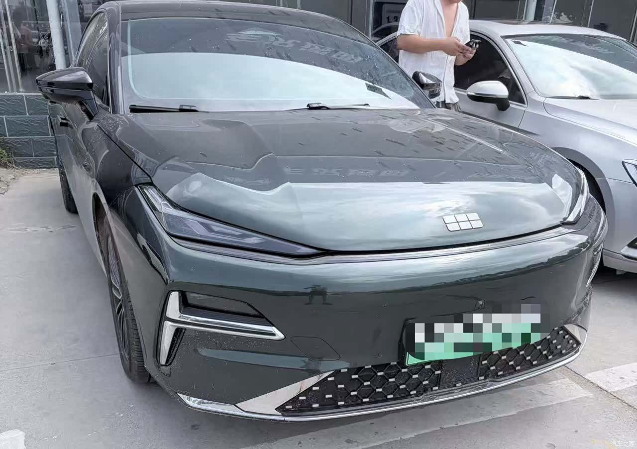Geely 8, 2025 1