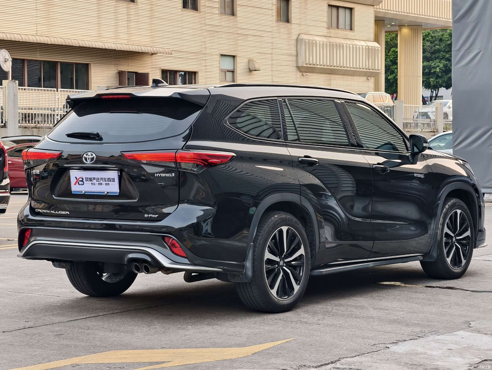 Toyota Crown, 2022 все фото