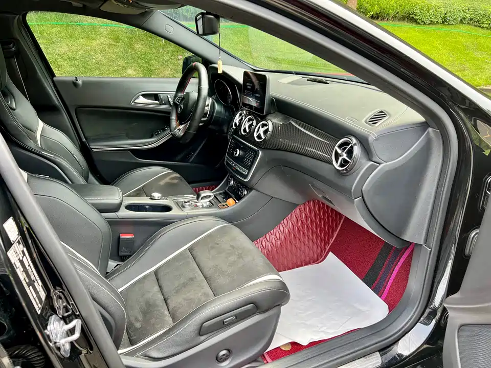 Mercedes-Benz GLA AMG Mercedes-Benz GLA AMG