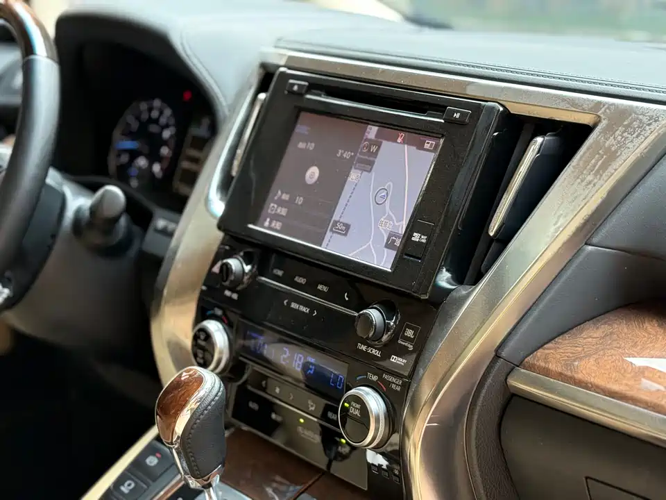 Toyota Elfa