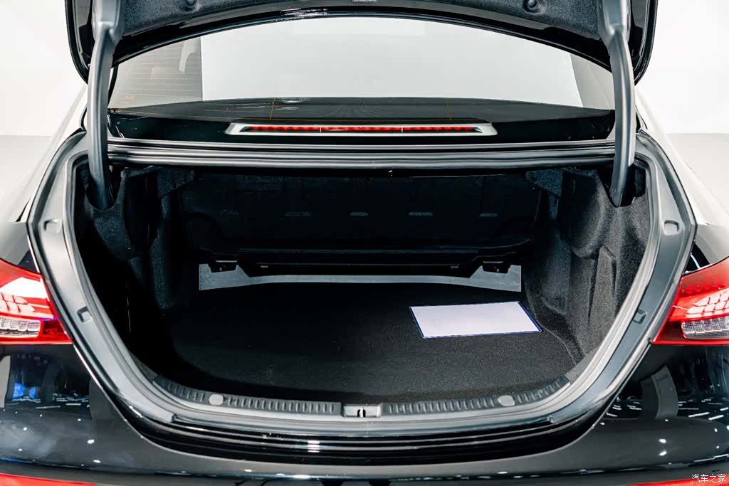 Mercedes-Benz E-Class, 2023 22