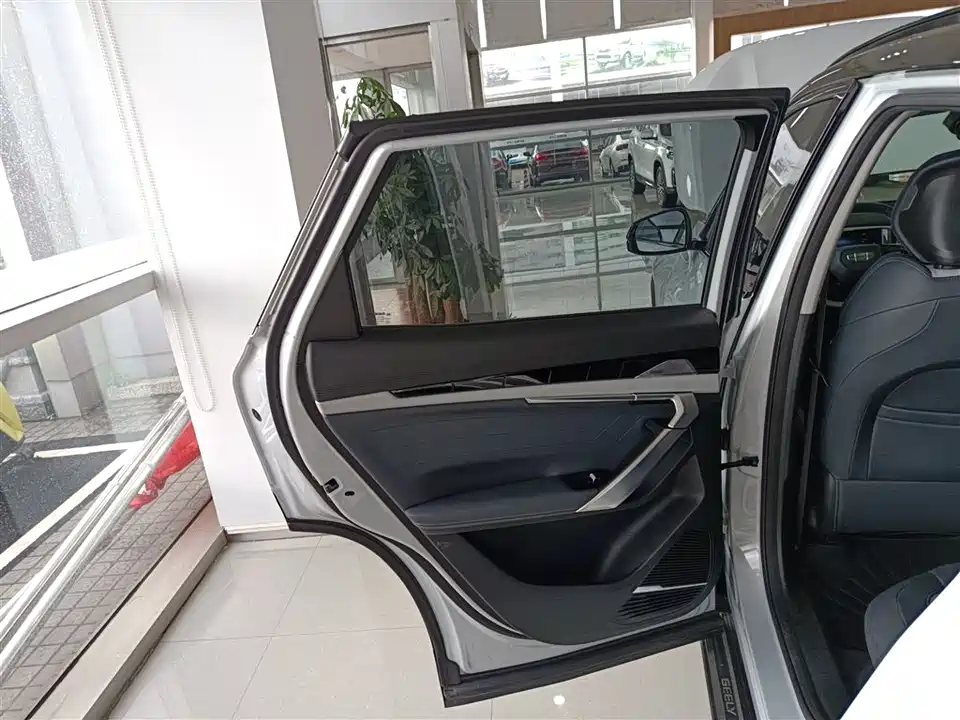 Geely Atlas L