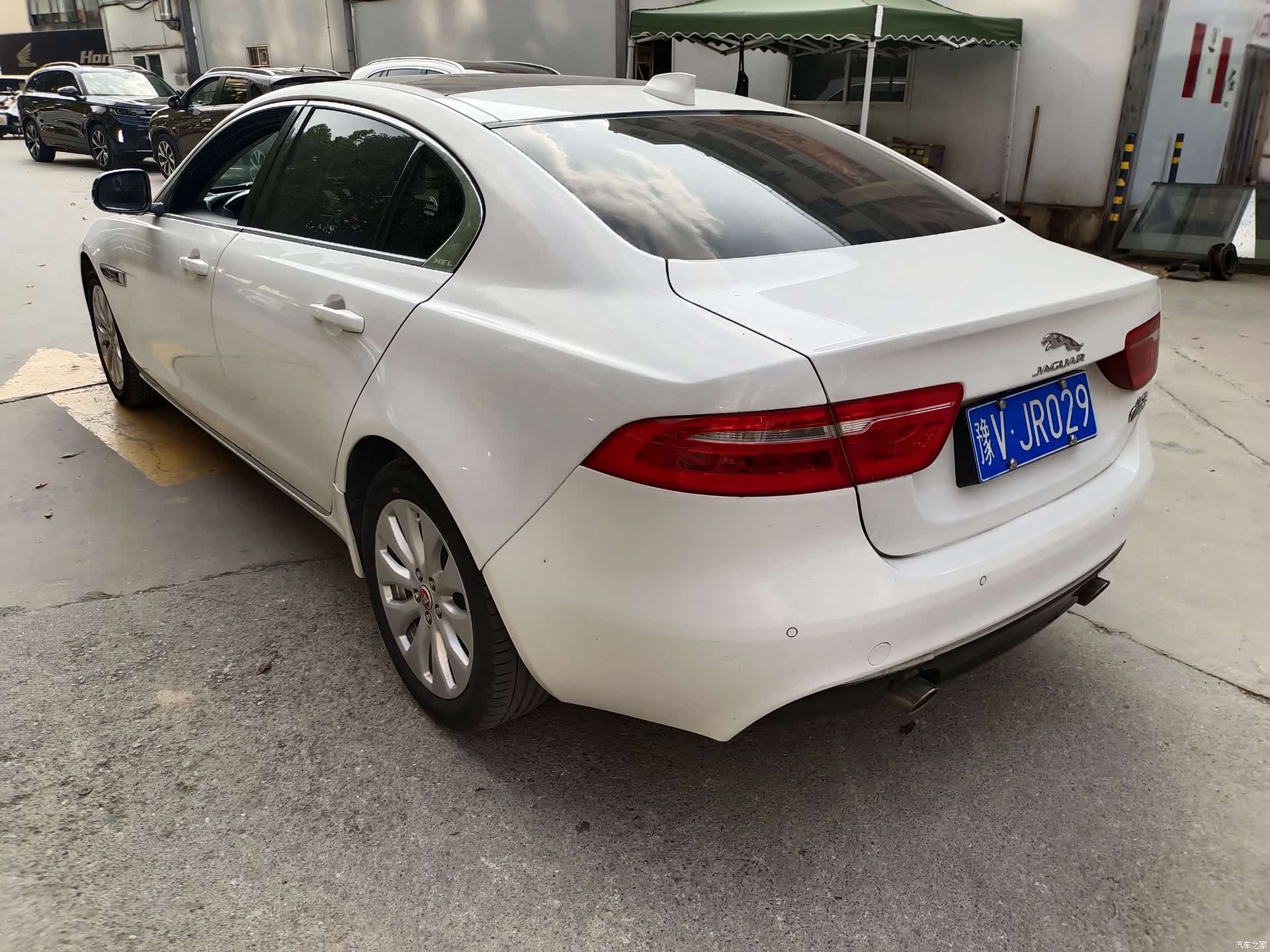 Land Rover XEL, 2019 13