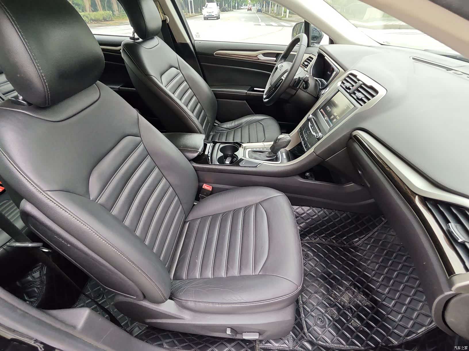 Ford Mondeo, 2013 11