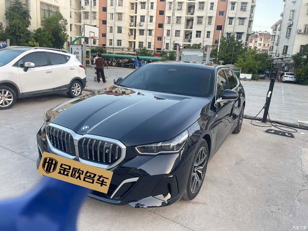 BMW i5, 2025 1