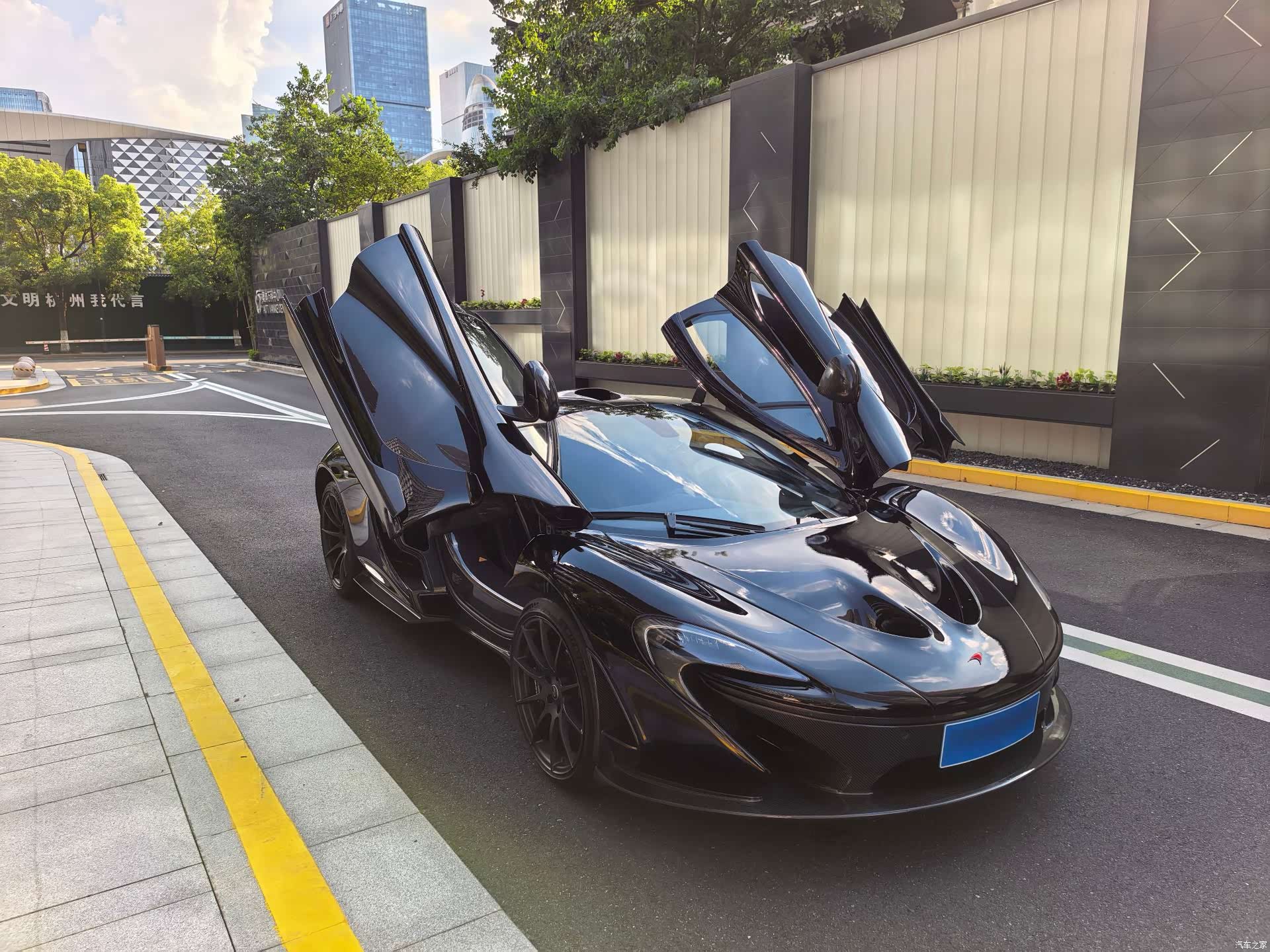 McLaren P1