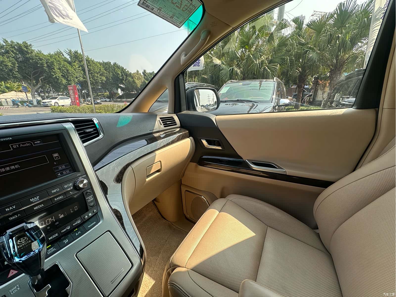 Toyota Alphard, 2012 12