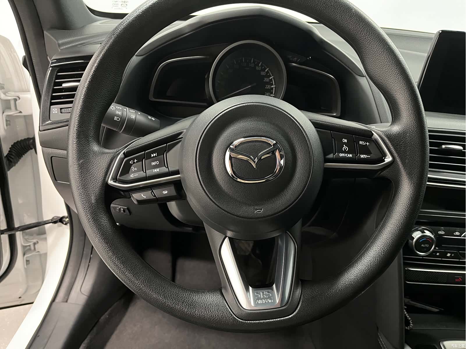 Mazda CX-4, 2023 15