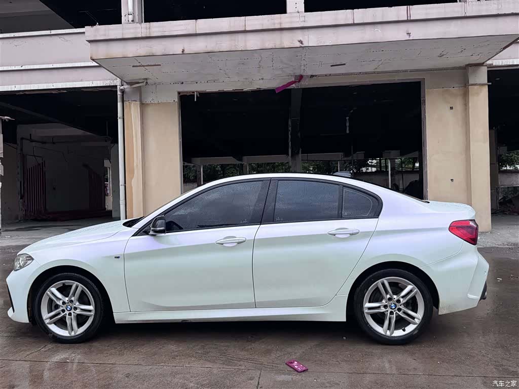 BMW 1 Series, 2019 все фото