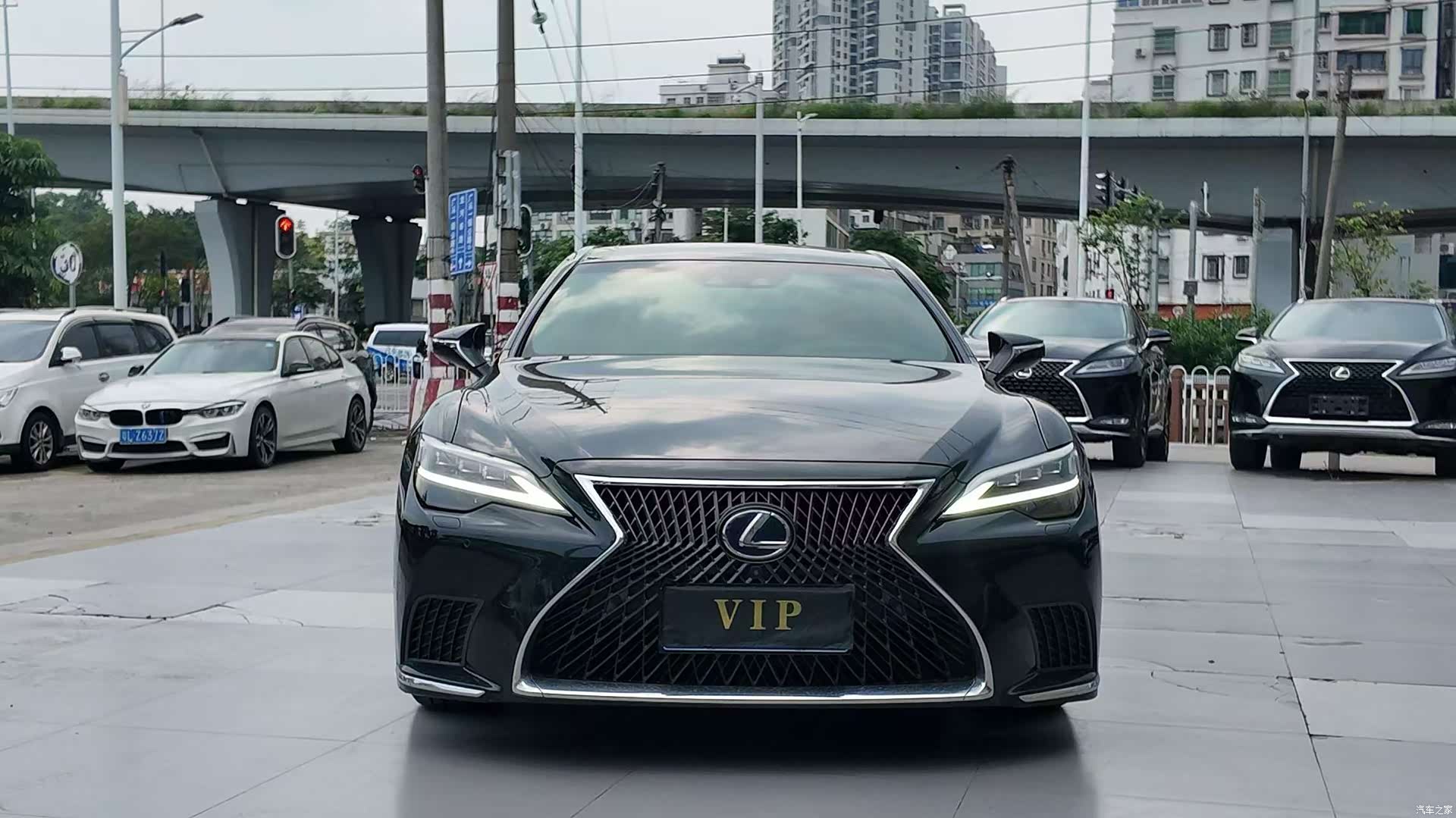 Lexus LS, 2021 3
